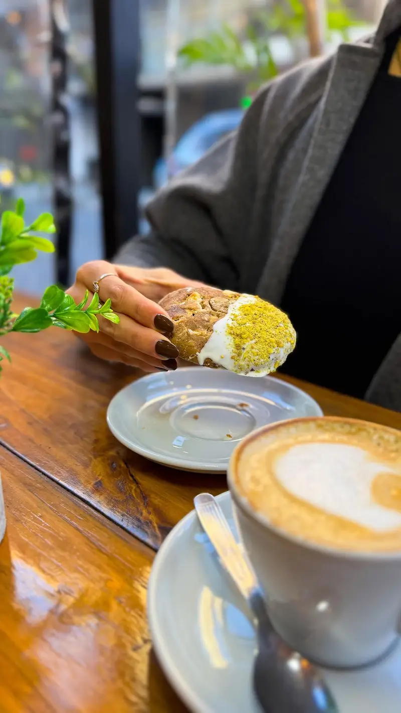 Merienda con café en Sandoval, Caballito
